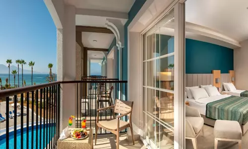 هتل افسیا هالیدی بیچ کوش آداسی